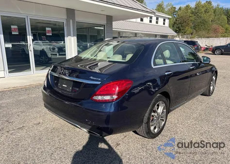 2017 Mercedes-Benz C 300 4Matic из США, поврежденный, VIN 55SWF4KB3HU222509